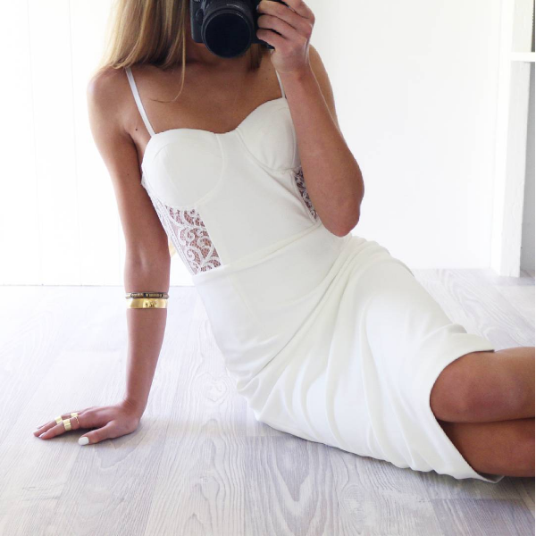 White Homecoming Dresses Sleeveless Column Spaghetti Straps Zippers Knee-length Lace
