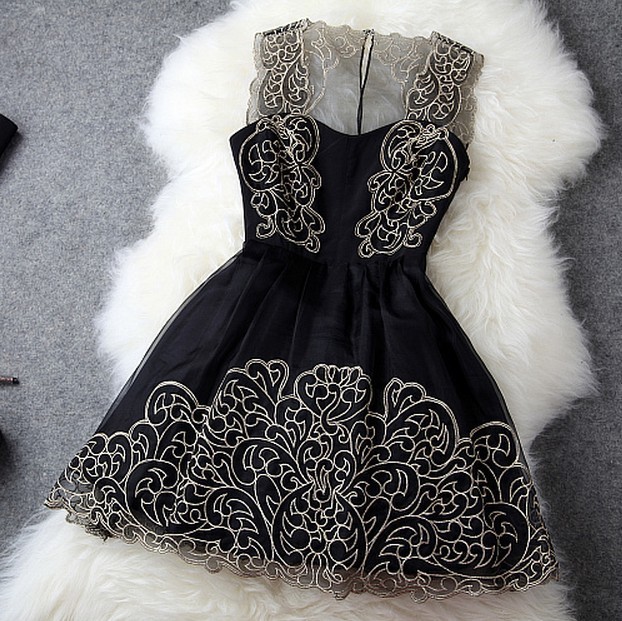 Black Homecoming Dresses Sleeveless A Lines Sweetheart Neckline Gauze Mini Lace
